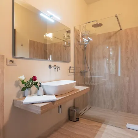 مزرعة للإقامة Wine Estate Paradiso Di Cacuci